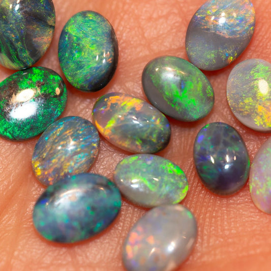 The Art of Matching Opals - Australian Opal Cutters and Pearl Divers