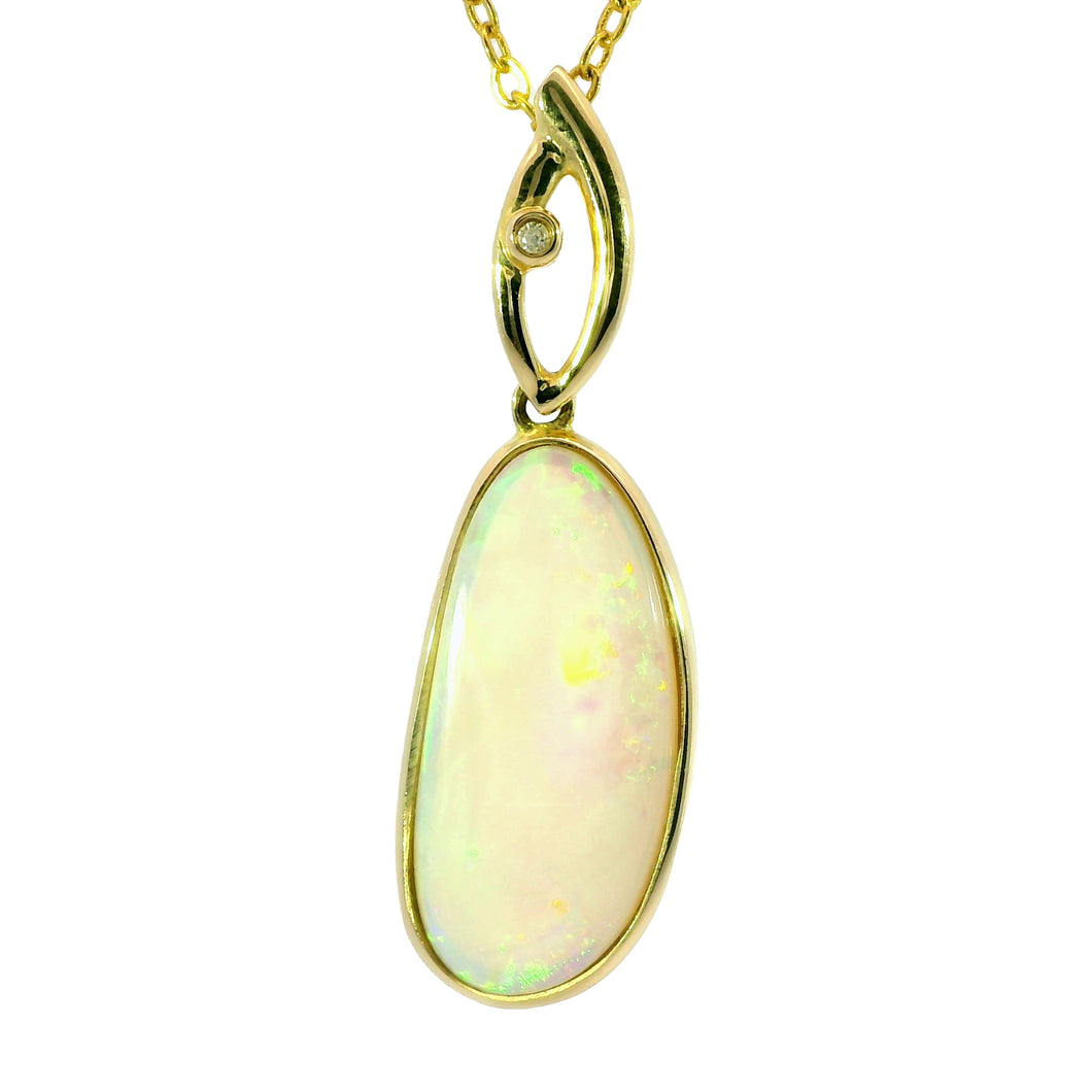 Black Opal Pendant in 14K Yellow Gold - Multicolour
