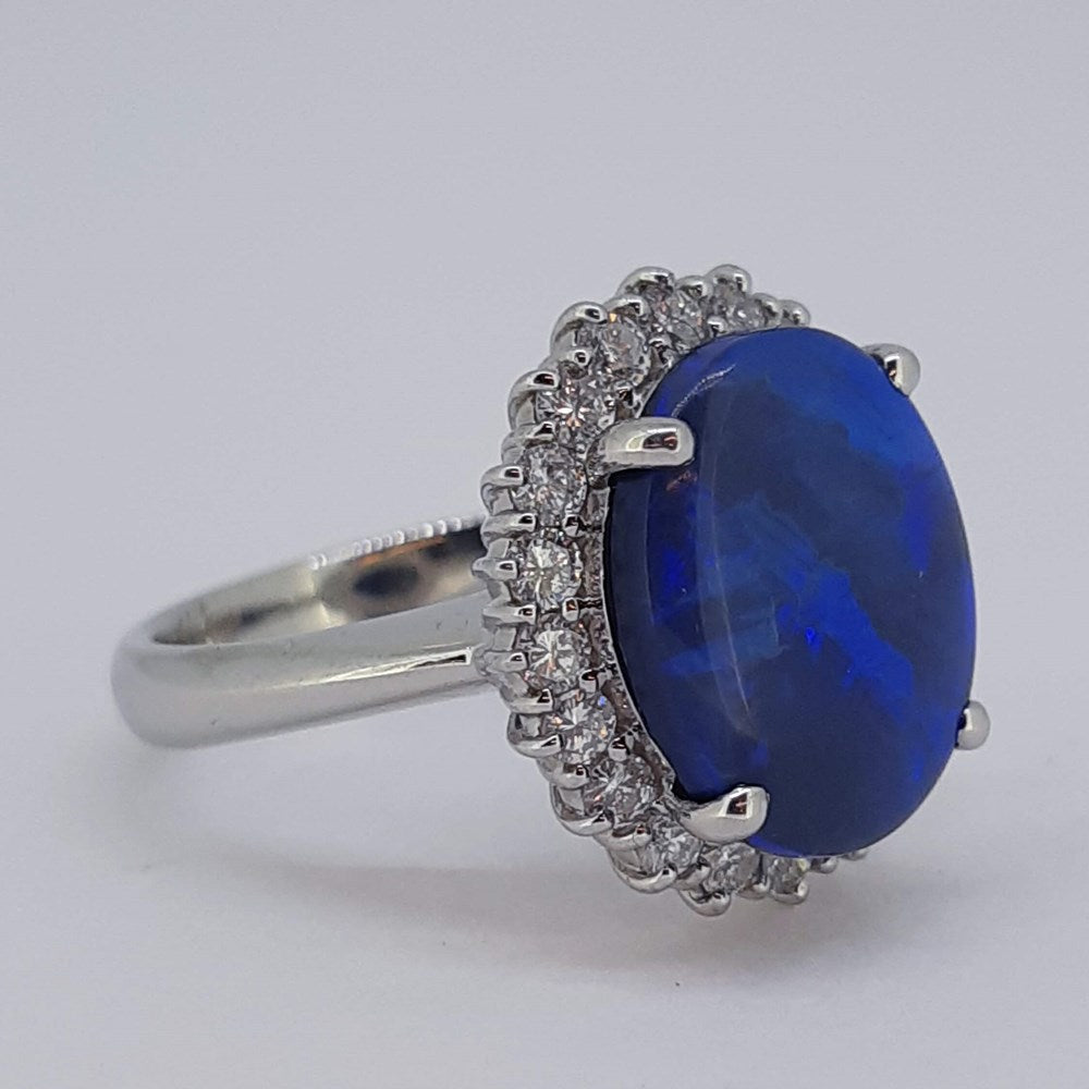 Black Opal 3.57 Ct Ring set in 18k Platinum PT900 with 20x G-H/Vvs-Si1 Diamonds TW 0.61 Carats