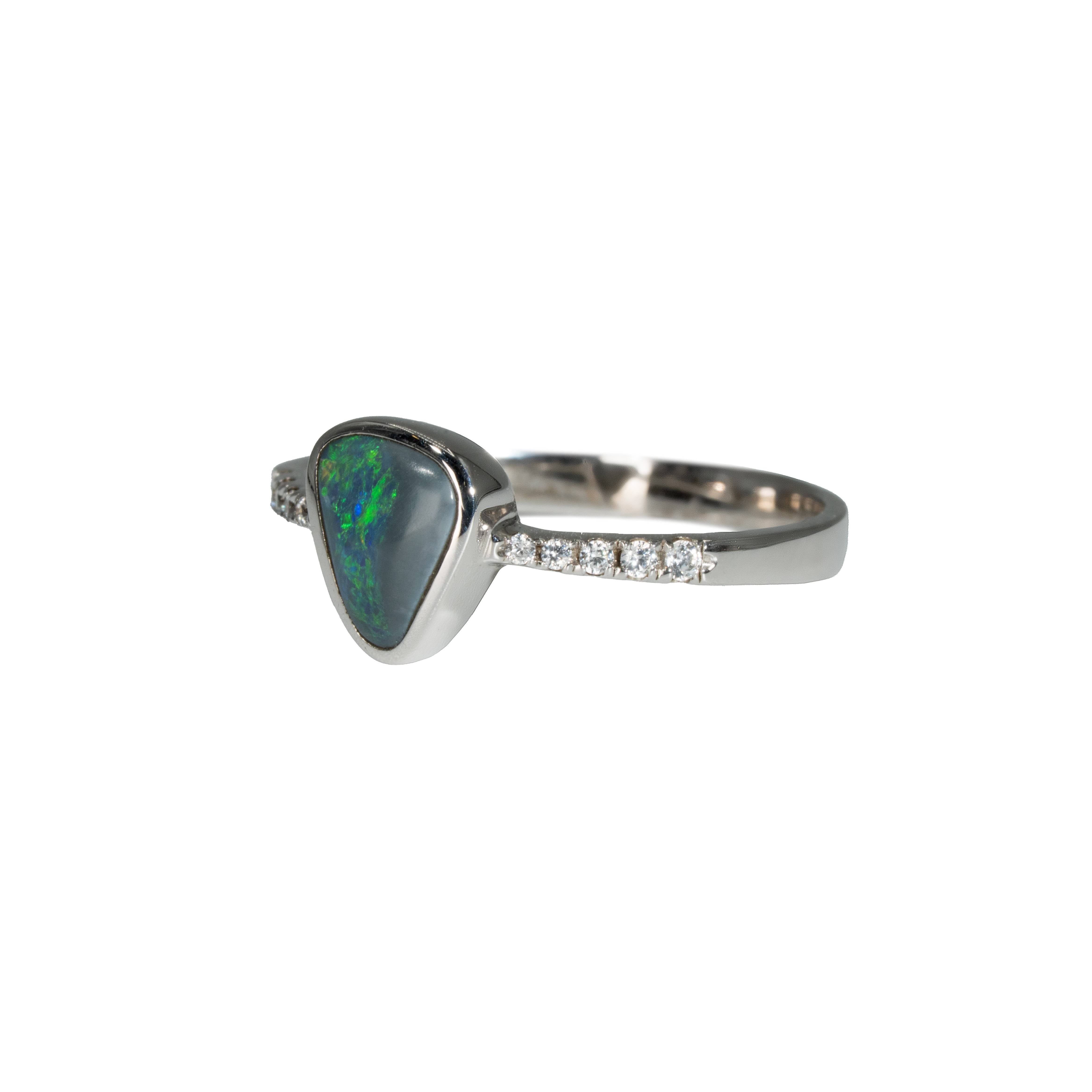 Black Opal Ring in 925 Sterling Silver - Green-Blue
