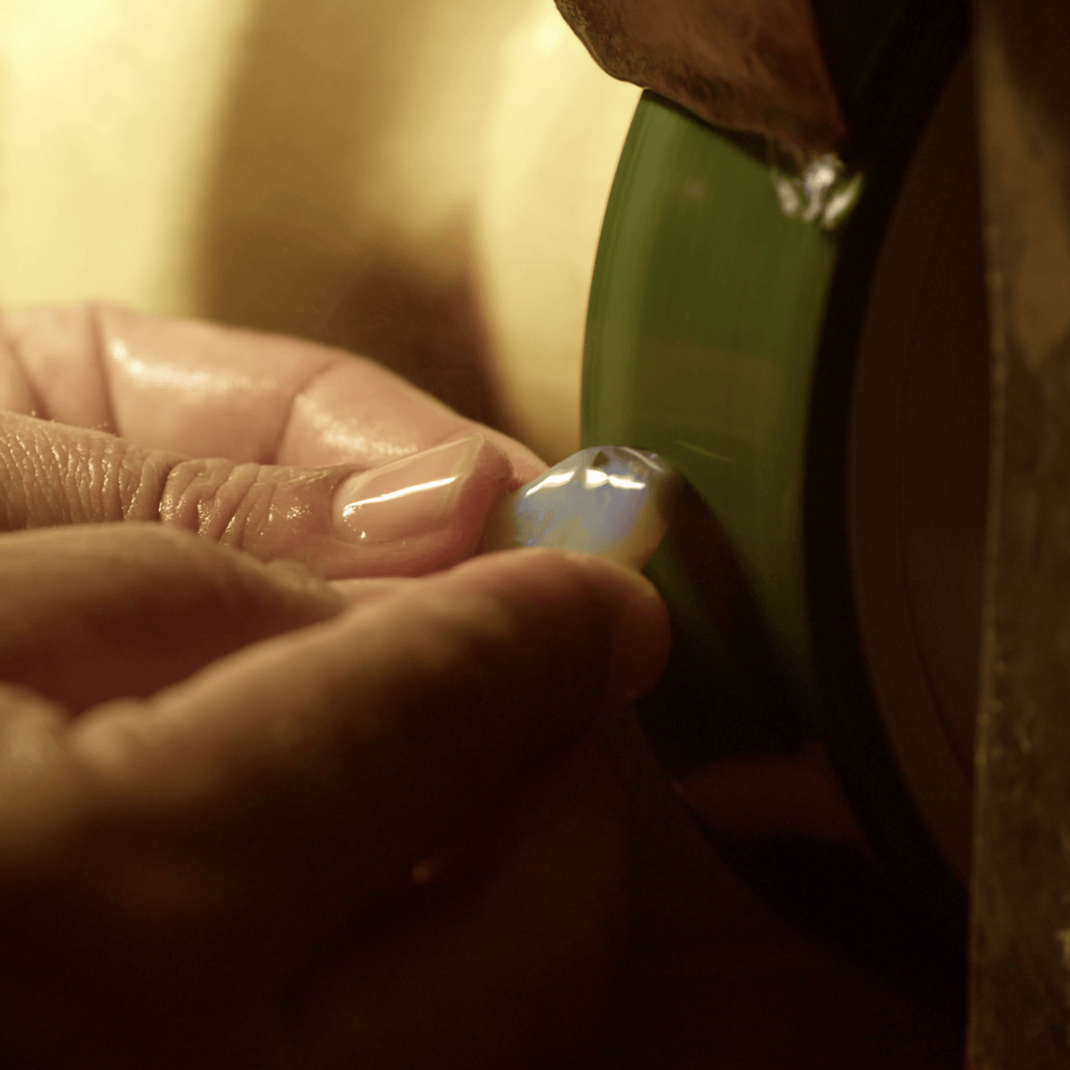 Opal Shaping & Polishing - Australian Opal Cutters and Pearl Divers