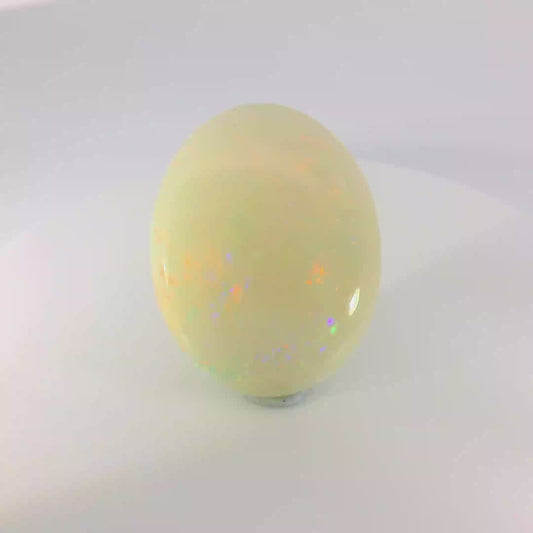 Video of an Yellow opal stone with speckled patterns