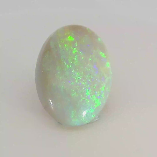 Video of an Opal stone with green fluorescence