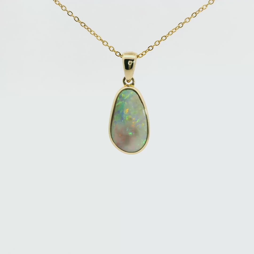Light Opal Pendant in 9K Yellow Gold - Multicolour