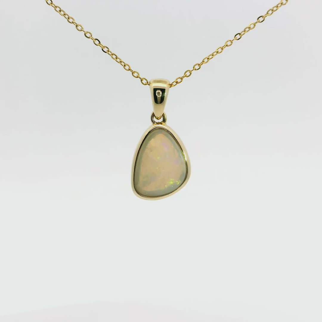 Light Opal Pendant in 9K Yellow Gold - Multicolour